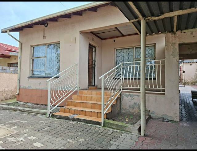 3 BEDROOM HOUSE FOR SALE IN ORLANDO WEST